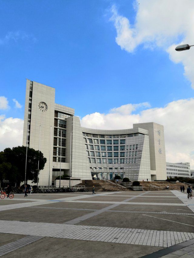 金陵科技学院副院长_南京大学金陵学院图书馆_金陵科技学院分数线