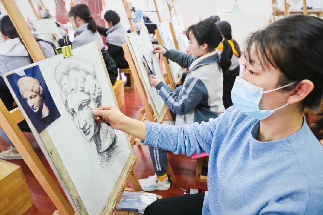 二本低分美术大学_低分的二本大学分数_文科二本美术大学分数线