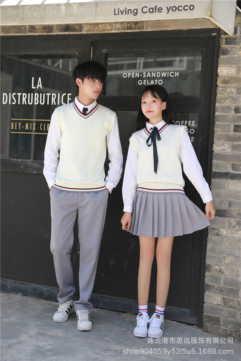 大学有校服吗_中国民航大学校服图片_中国民航大学校服徽章