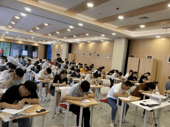 2024年经济师考试在哪报名_2014年招标师考试报名时间_2015年心理咨询师师考试报名