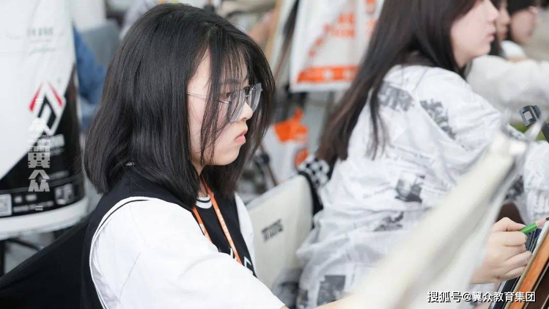 艺考生高考285分狂喜_r9 285跑分_艺考舞蹈生容易被潜规则吗