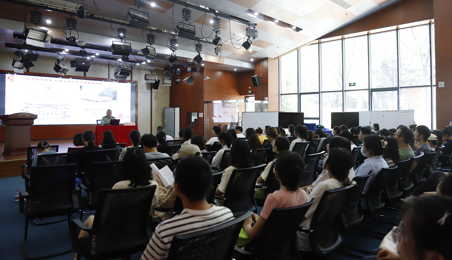 山西工贸学校王黎明简介_江宁东山外国语学校杨丽莉简介_广州市电子信息学校