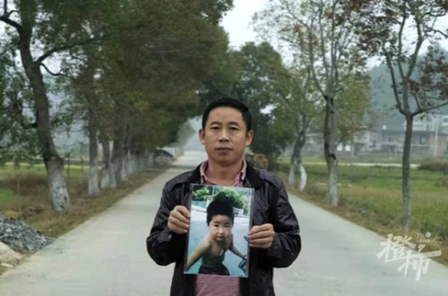 孙卓亲生父母家庭条件_不是父母亲生表现哪里_柳岩父母是亲生的吗