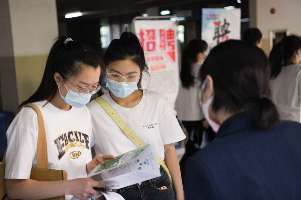 中学生与社会_中学生社会实践报告模板及范文_中学生社会实践有哪些项目