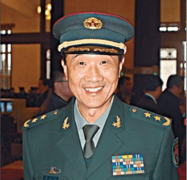士兵军衔肩章_士兵军衔肩章颜色_陆军士兵军衔肩章