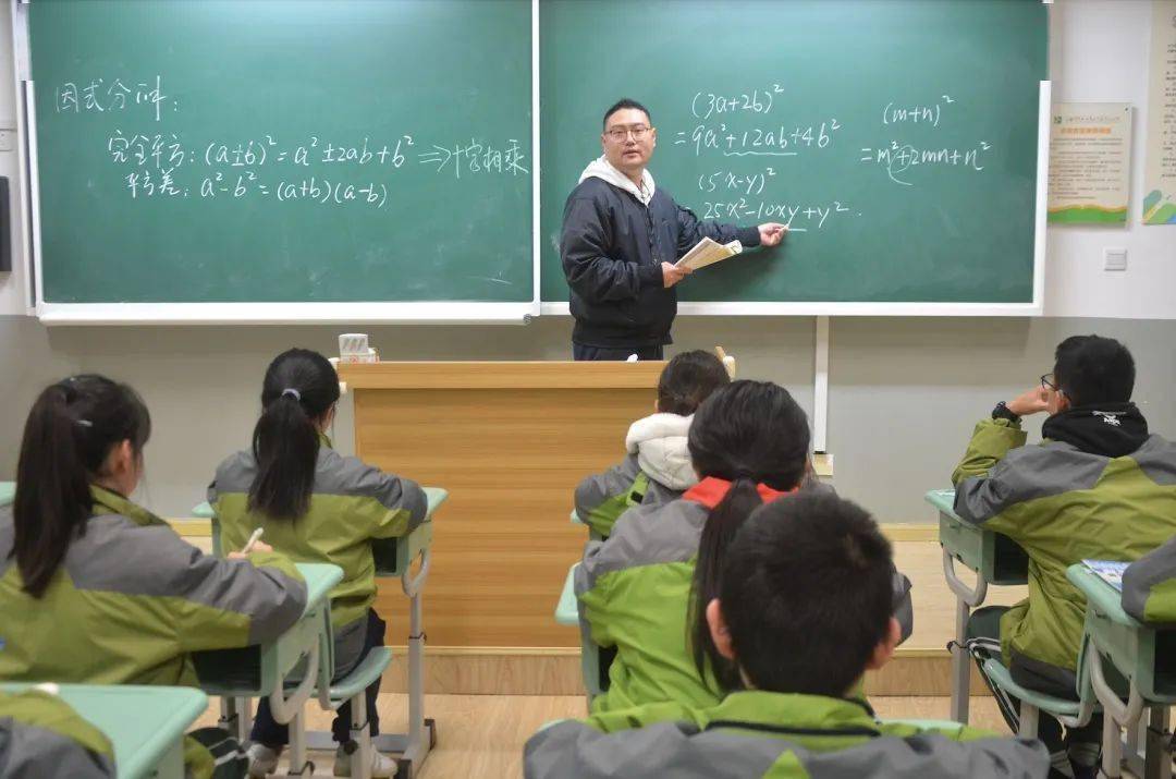 广州外国语大学英文_外国语学院广州_广州外语学院