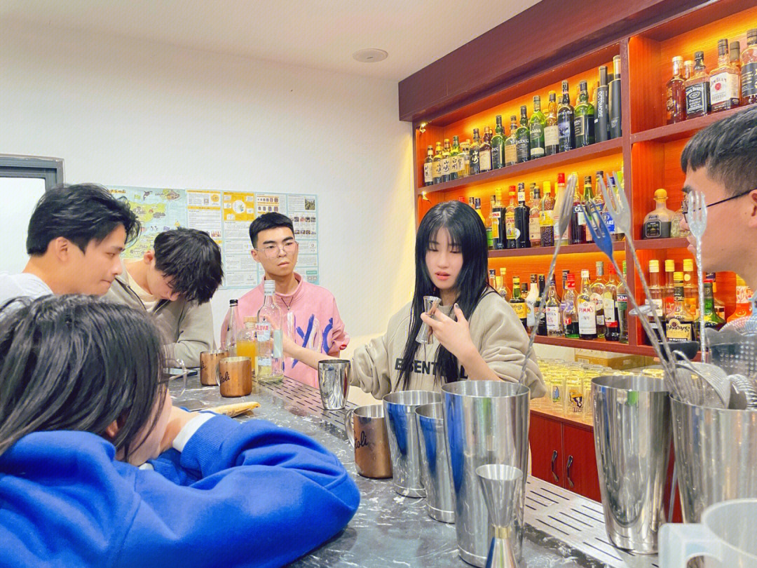 学调酒需要准备什么_学习调酒需要多少钱_学调酒贵吗