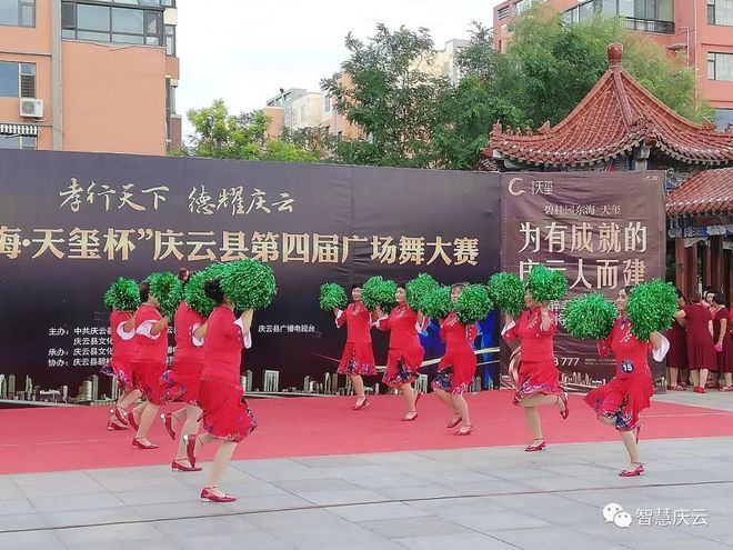 人民广场炸鸡歌曲_我在人民广场吃炸鸡赵大格_人民广场吃炸鸡原唱歌词