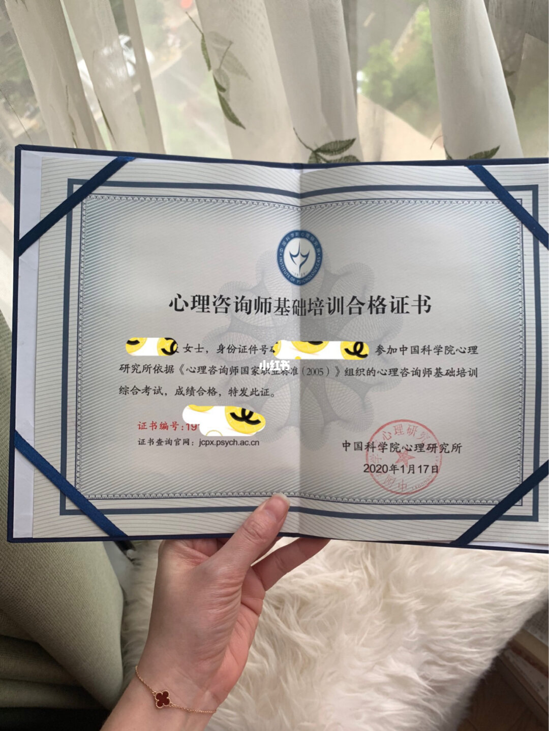 2024年年心理咨询师_心理咨询师年龄大了还能做吗_心理咨询师年薪多少