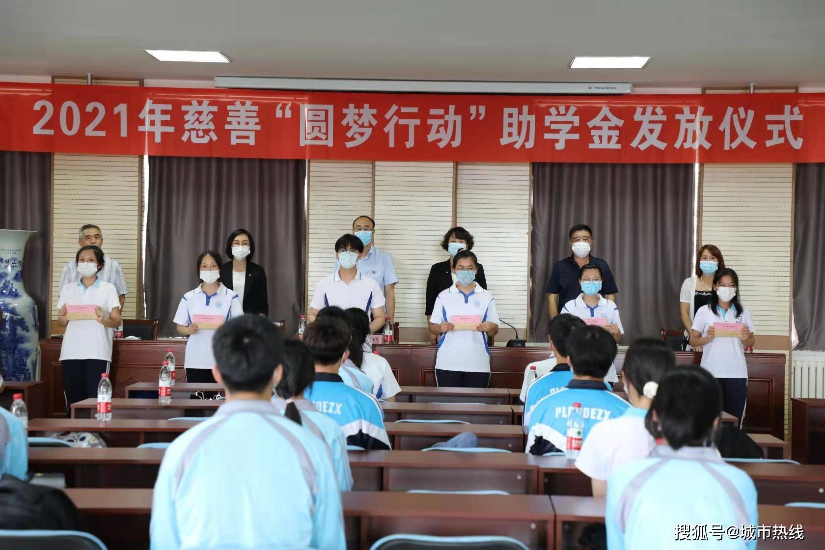 大学助学金申请书范文_助学金申请书大学怎么写_大学助学金书面申请书范文