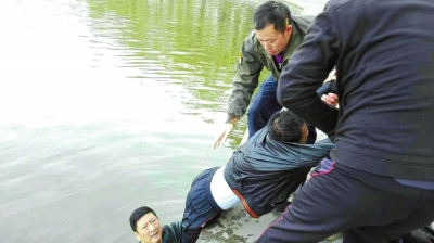 少年被批评后溺亡_批评少年溺亡后怎么处理_批评少年溺亡后的感受