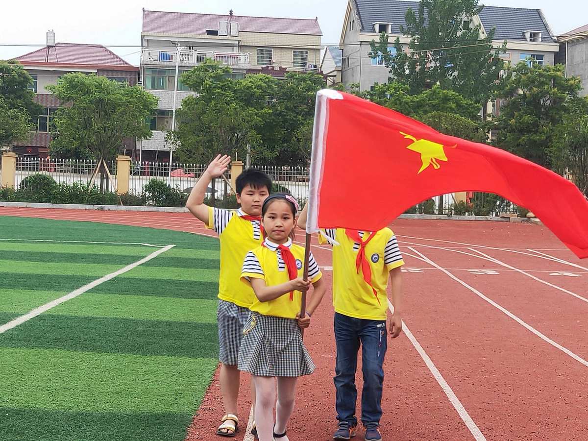 少先队员光荣感怎么写_我是光荣的少先队员_光荣的少先队员什么意思
