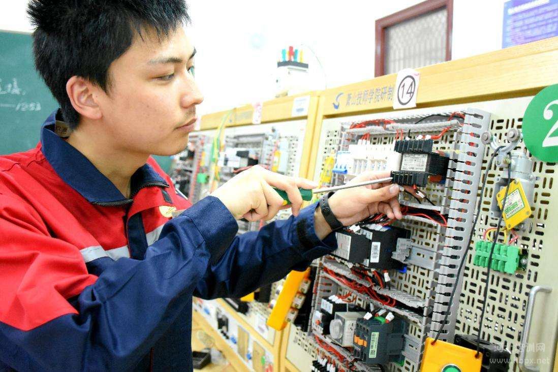 保定职业技术学院学_保定市职业技术学院_保定职业技术学院怎么样贴吧