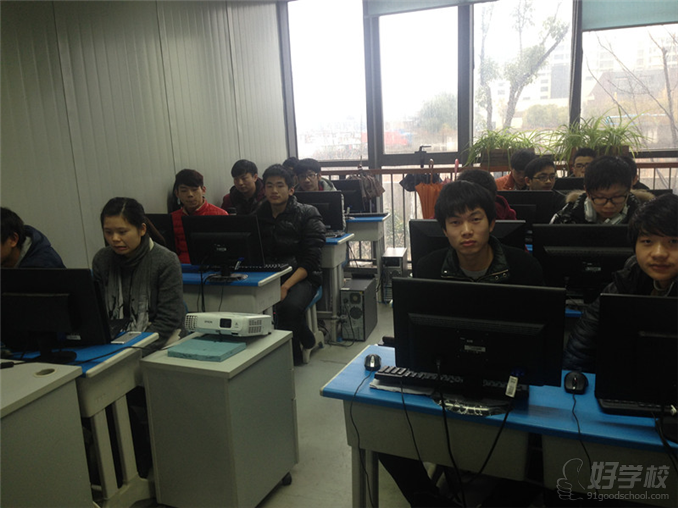 北大青鸟是哪里的学校_北大青鸟学校是什么学校_北大青鸟学校是大专吗