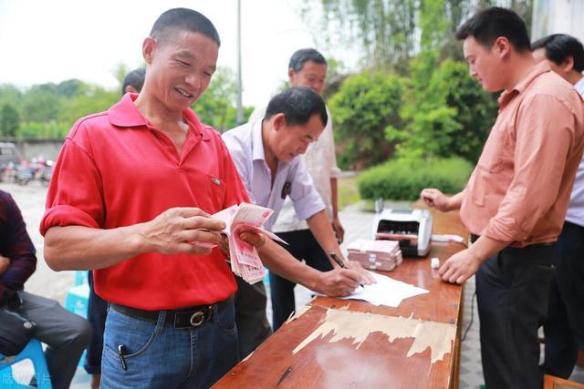 大学生村官还是应届生吗_大学生村官是哪一年开始的_大学生村官是从什么时候开始的