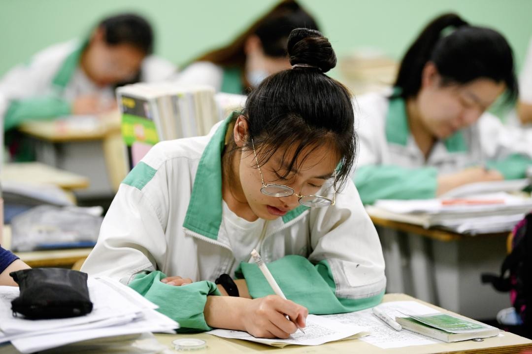 小学期末考试成绩表_期末考试成绩小学生怎么查_小学期末考试成绩