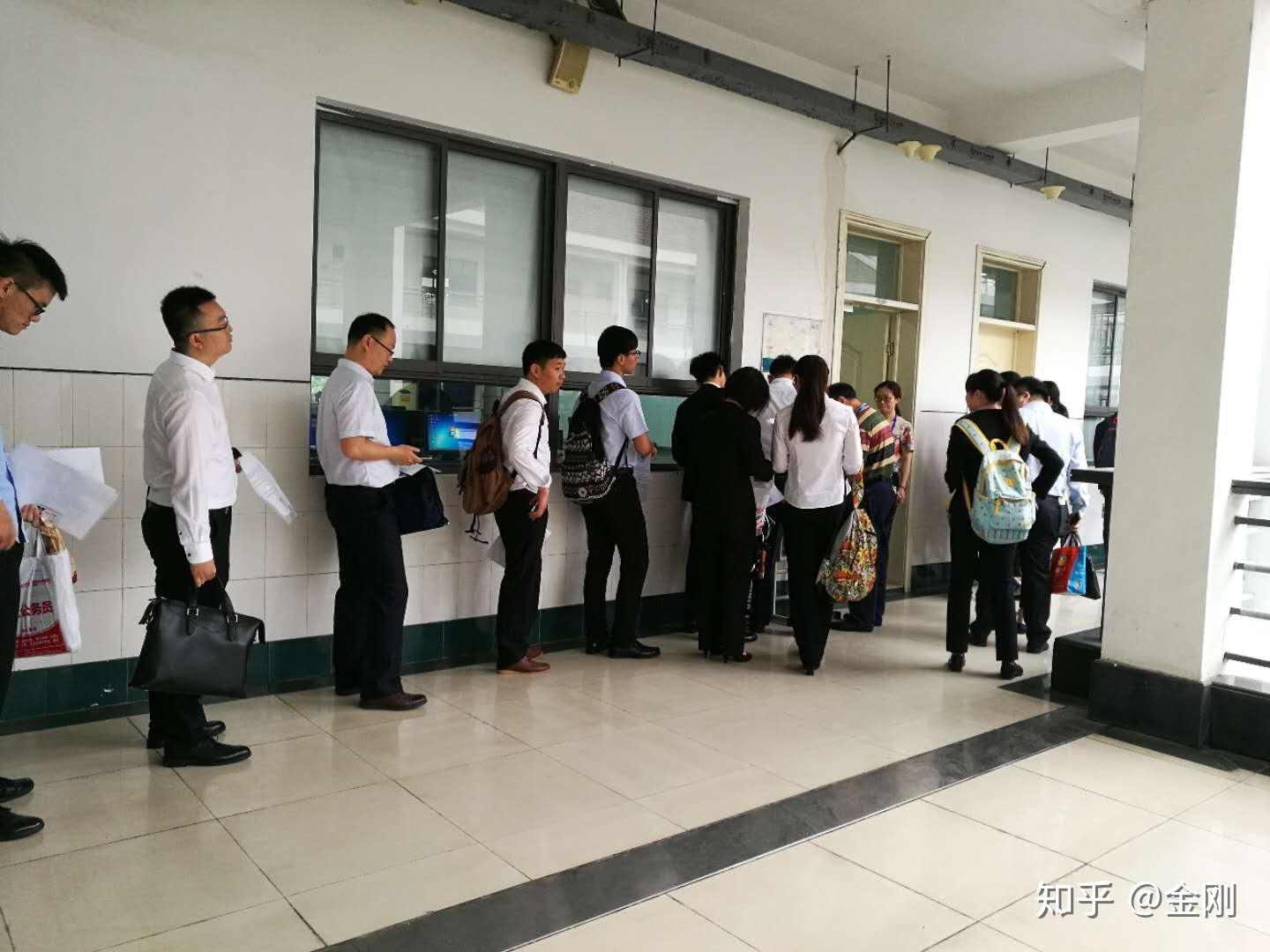 单招面试介绍范文_单招面试自我介绍稿子_面试单招介绍稿子怎么写