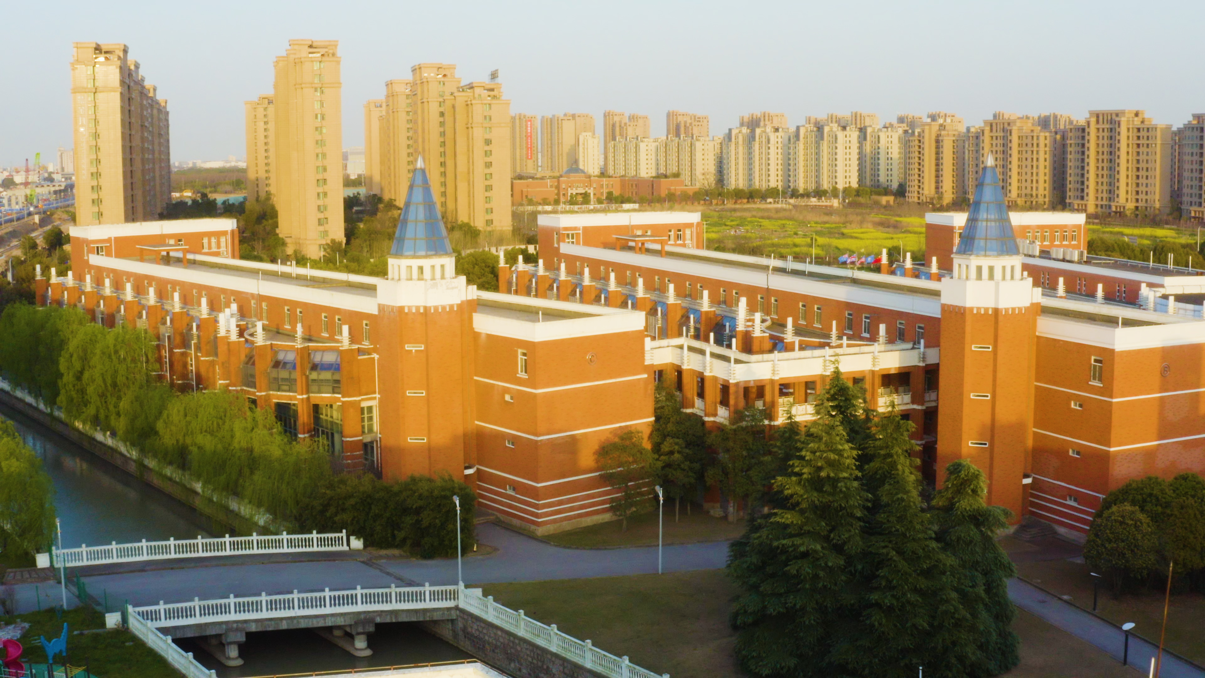 上海杉学院最高分最低分是多少_上海杉达学院录取位次_2024年上海杉达学院分数线