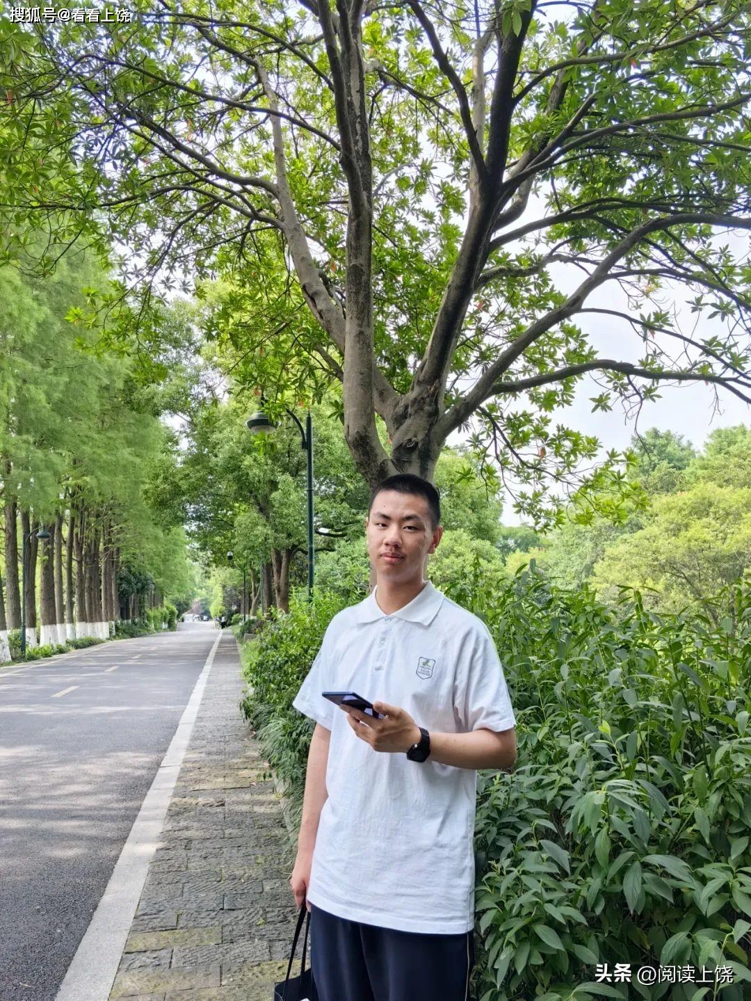 升学宴男孩怎么说_男孩考476分办升学宴：我已尽全力_升学宴的宴