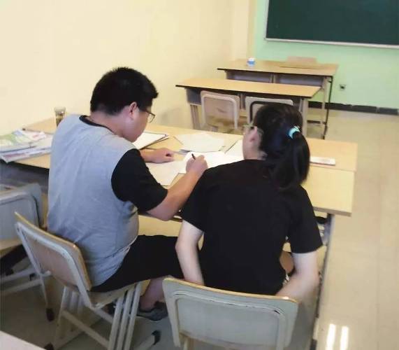 高三一对一辅导老师在哪找_高三辅导找老师怎么说_高三学生怎么找辅导老师