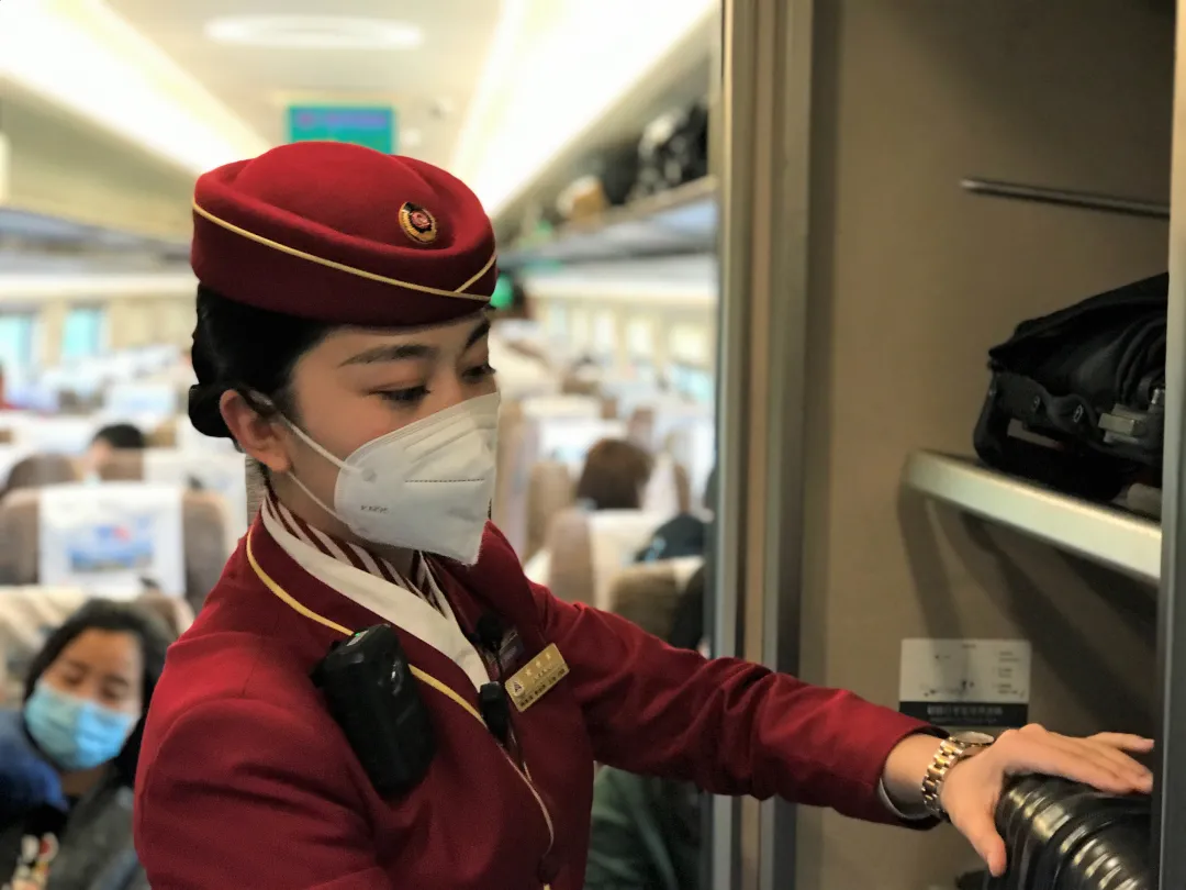 高铁员乘务专业要求有哪些_高铁乘务员专业要求_高铁员乘务专业要求高吗