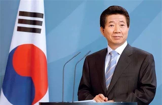 教授持枪护学生_教授持枪护学生_教授持枪护学生
