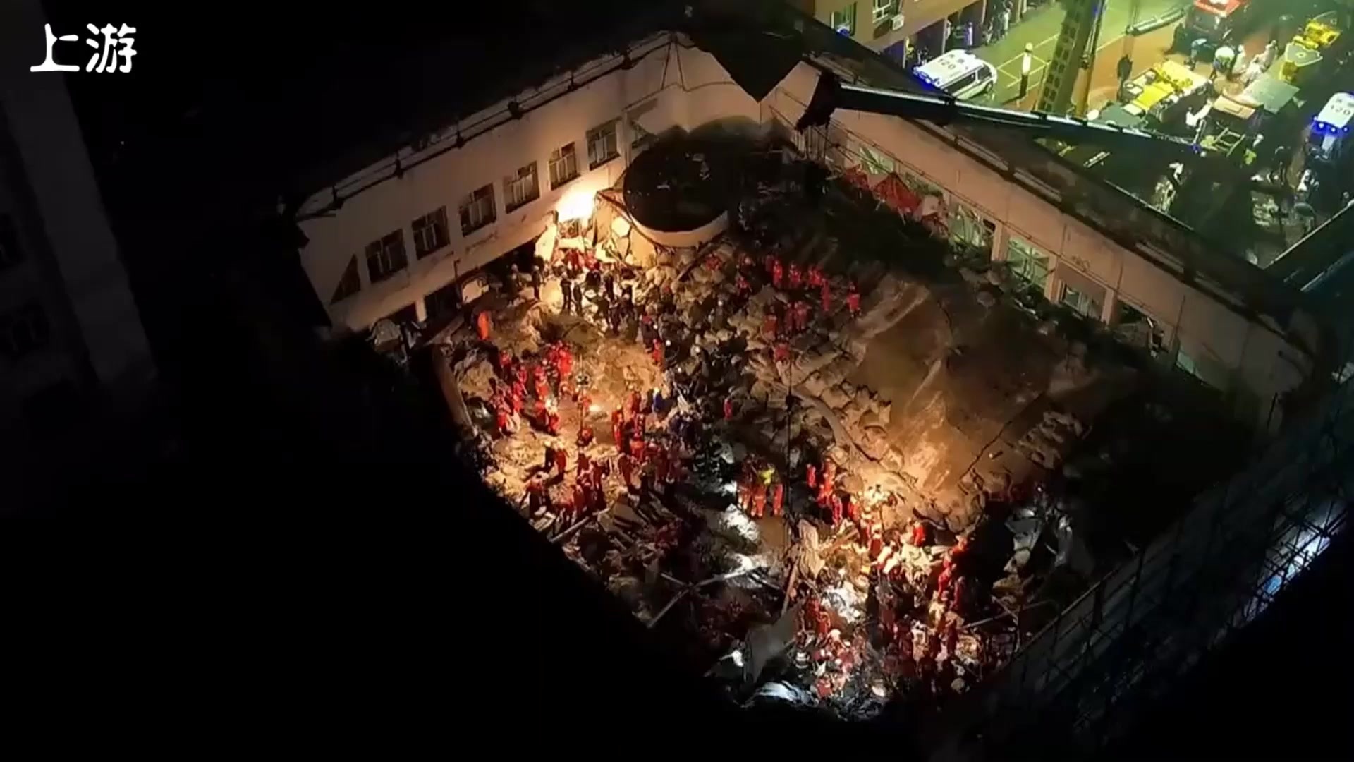 排球花束_悼念鲜花堆满中学门口 有人送去排球_用什么鲜花悼念亲人