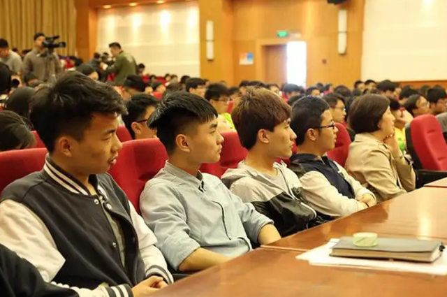 陕西三本学费_陕西省普通高校学费_陕西本科学费