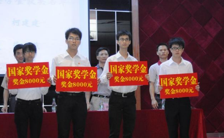 清华大学特等奖学金多少钱_清华奖学金名单_清华奖学金有哪些多少钱