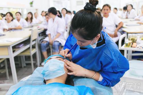 培训纹绣费用高吗_纹绣培训费用大概多少_纹绣培训学费要多少钱