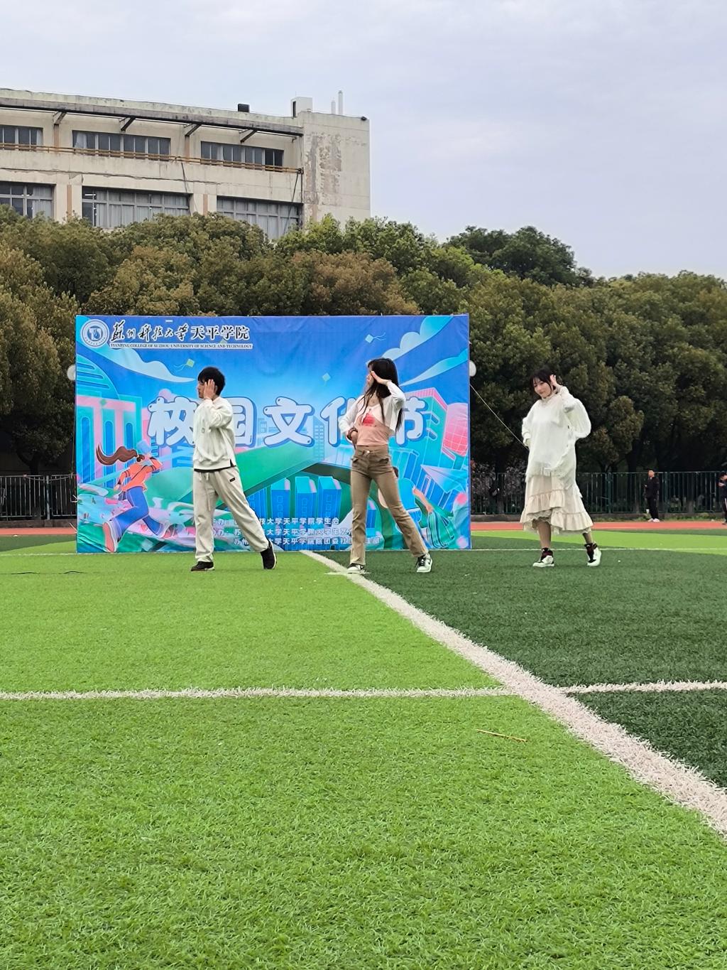 封闭学校有多可怕_全封闭学校一年多少钱_封闭学校的学费一般是多少钱