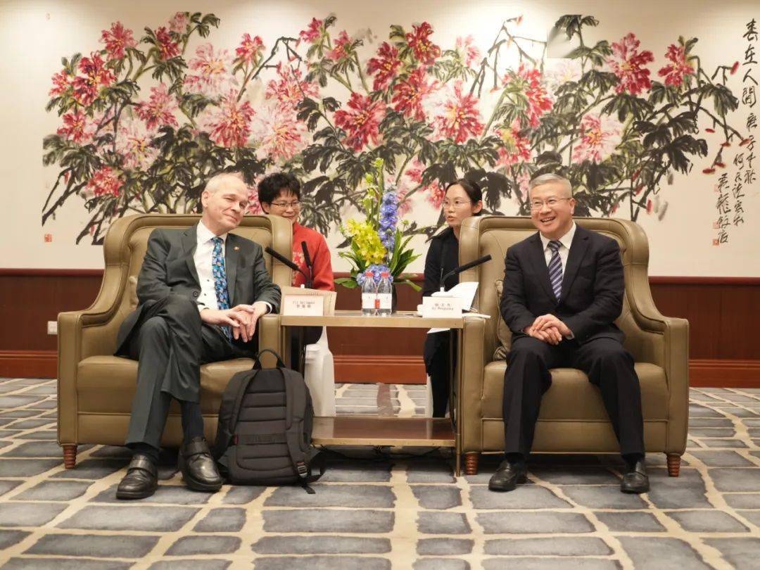 北京昌平职业学校_北京市昌平职业学校校徽_北京昌平职业学校严不严