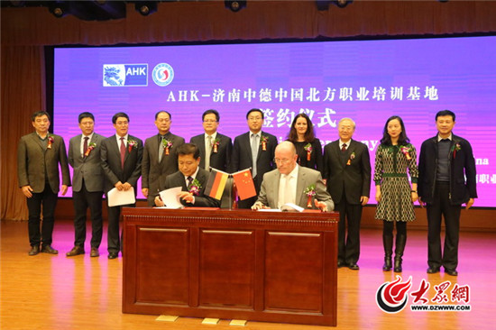 北京昌平职业学校_北京市昌平职业学校校徽_北京昌平职业学校严不严