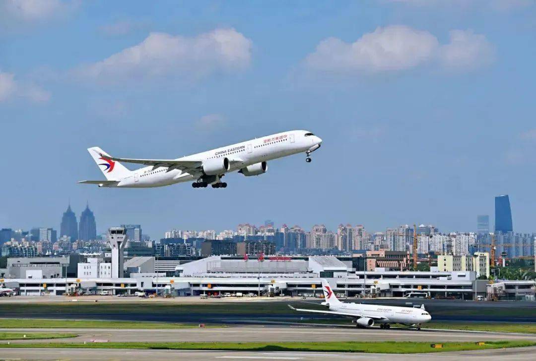 航空安全员一月多少钱_航空员工_航空员一年工资待遇