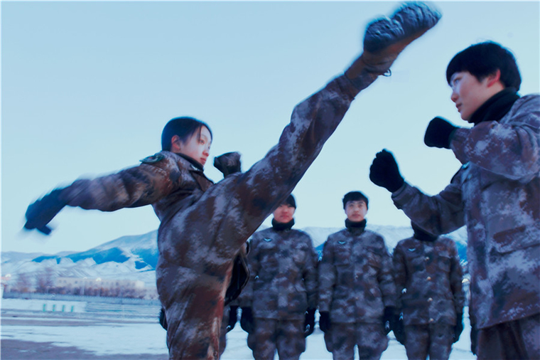 女兵部队训练干项目一般有哪些_女兵一般在部队干什么 有哪些训练项目_女兵的训练项目