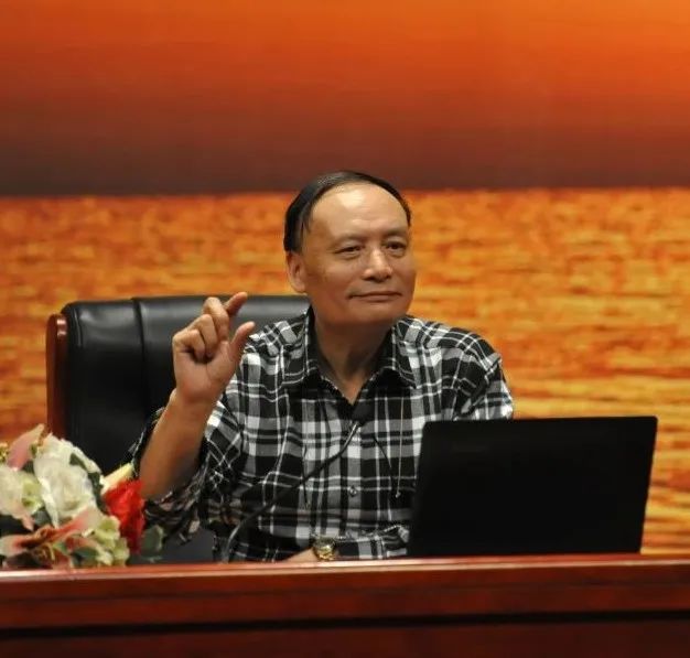 身在山中人不识_身在庐山中不识真面目意思_不识庐山真面目只缘身在此山中的意思