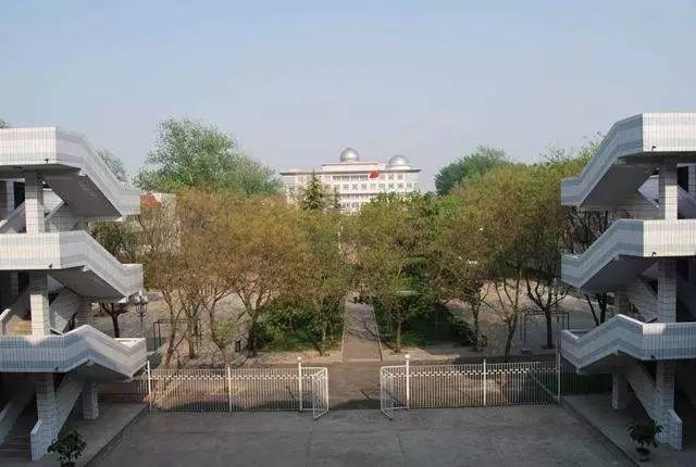 青岛荣智中学学费多少_青岛荣智学校_青岛智荣中学