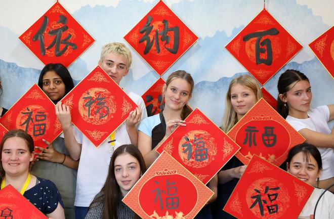 正在热播中国人学生校_中国学生用英语怎么读_中国人学生chinese54
