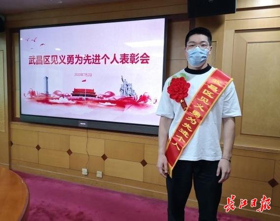 湖北长江大学生见义勇为_长江大学见义勇为_长江大学见义勇为值不值