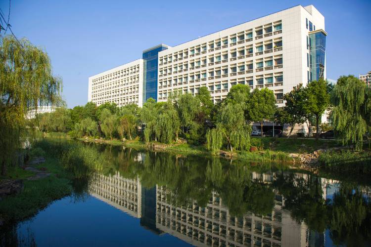 大学取消3000米跑_中南财经政法大学在哪_中南财经政法大学3000米测试争议
