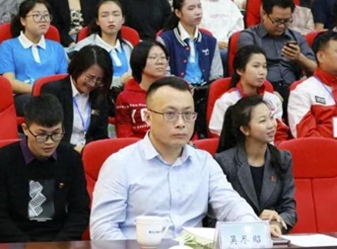 桂林航天工业高等专科学校_桂林航天工业学院录取通知书校长签名_高校录取通知书字体争议