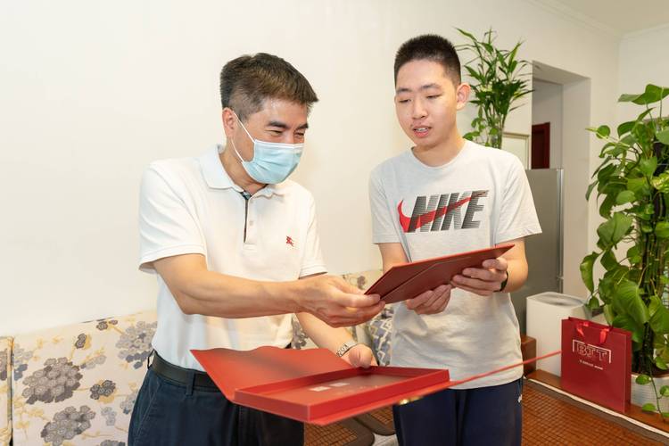 文华学院2024年本科招生首封录取通知书_华中科技大学文华学院录取分数线_数字媒体艺术专业录取最高分