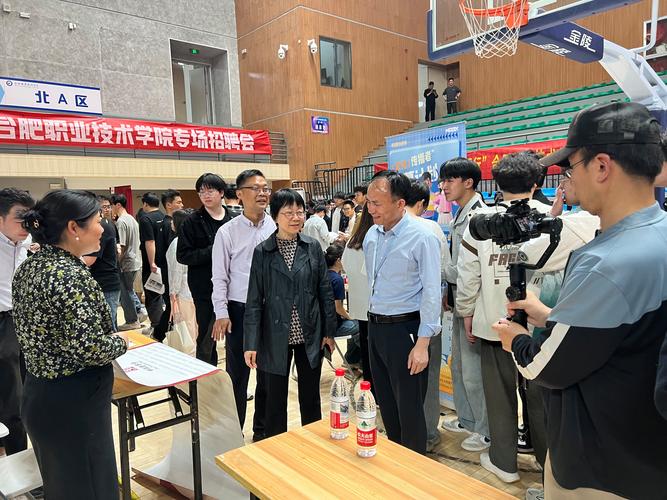 万企进校园招聘会 _西南财经大学天府学院分数线_ 西南财经大学天府学院专场招聘 